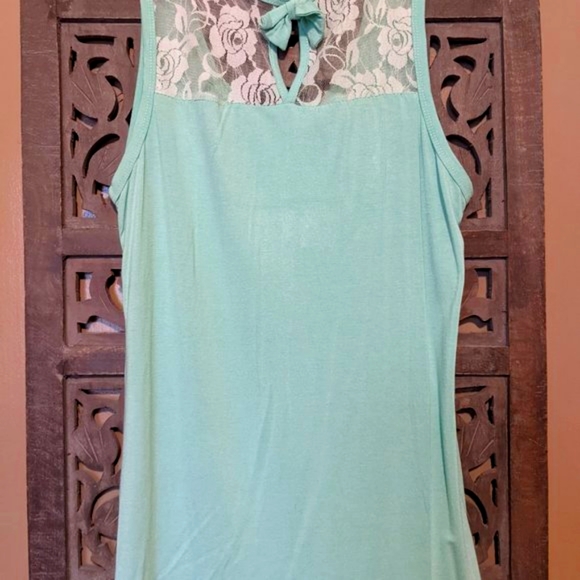 3 for $23🎉 Teal Tank - Women's - Gorgeous Detailing - Picture 3 of 4